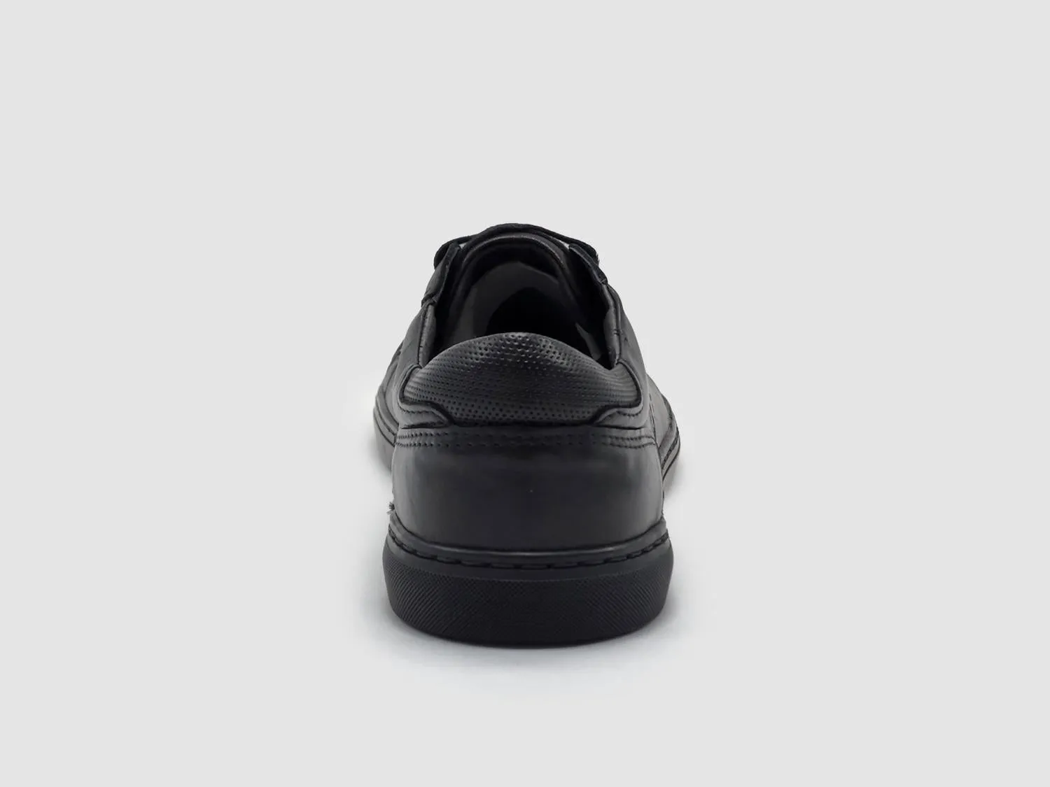 Men's Classic Leather Sneakers In Black