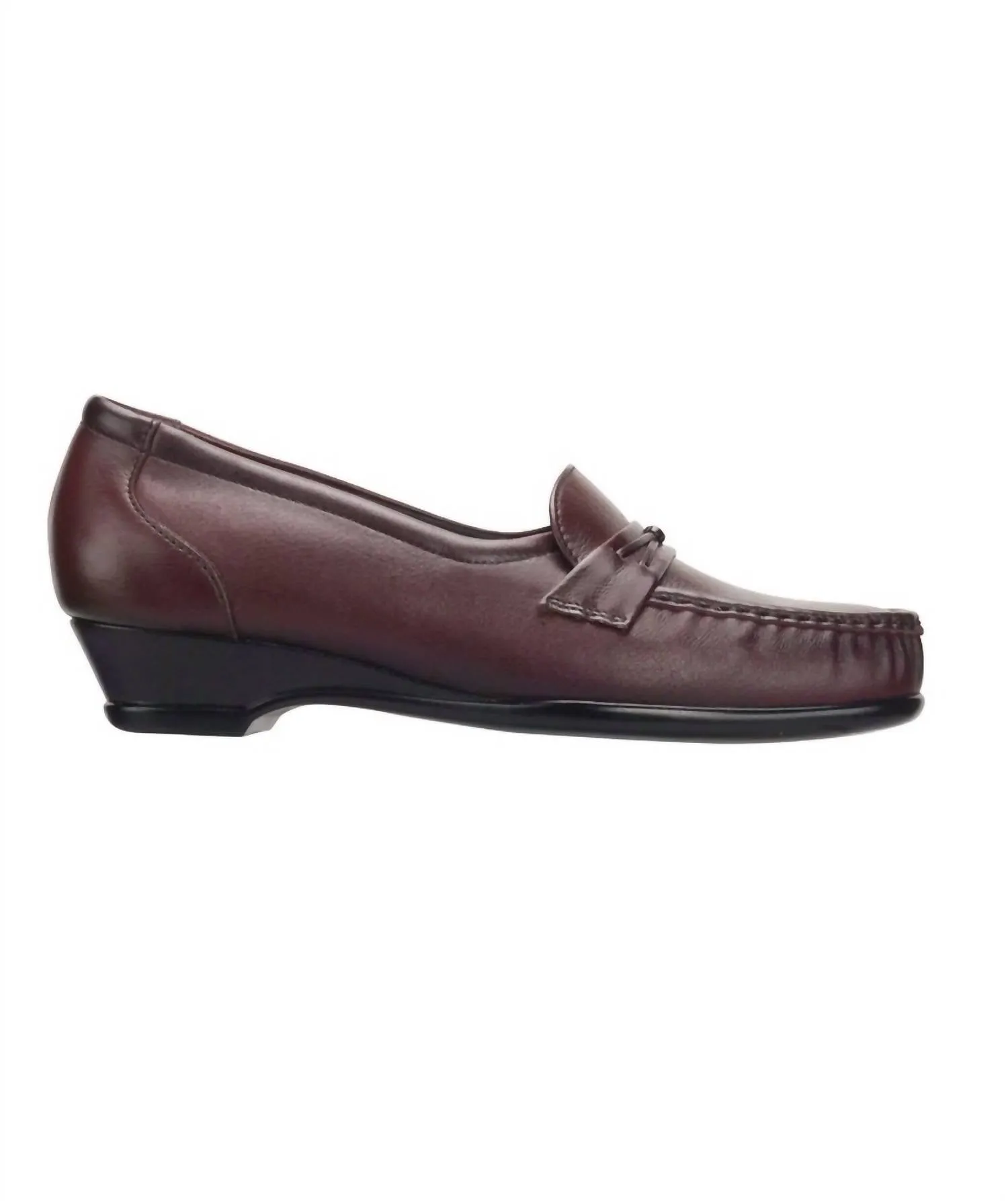 Women's Easier Slip On Loafer - Medium In Antique Wine